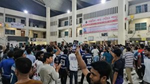 রাবি শিক্ষার্থীকে মারধরের অভিযোগ, রাজশাহী রেলস্টেশনে শিক্ষার্থীদের বিক্ষোভ